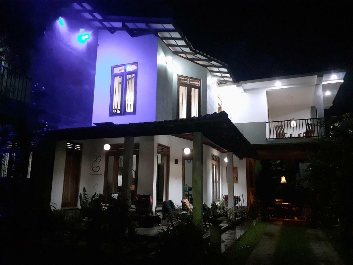 Om Villa Hikkaduwa Exterior foto
