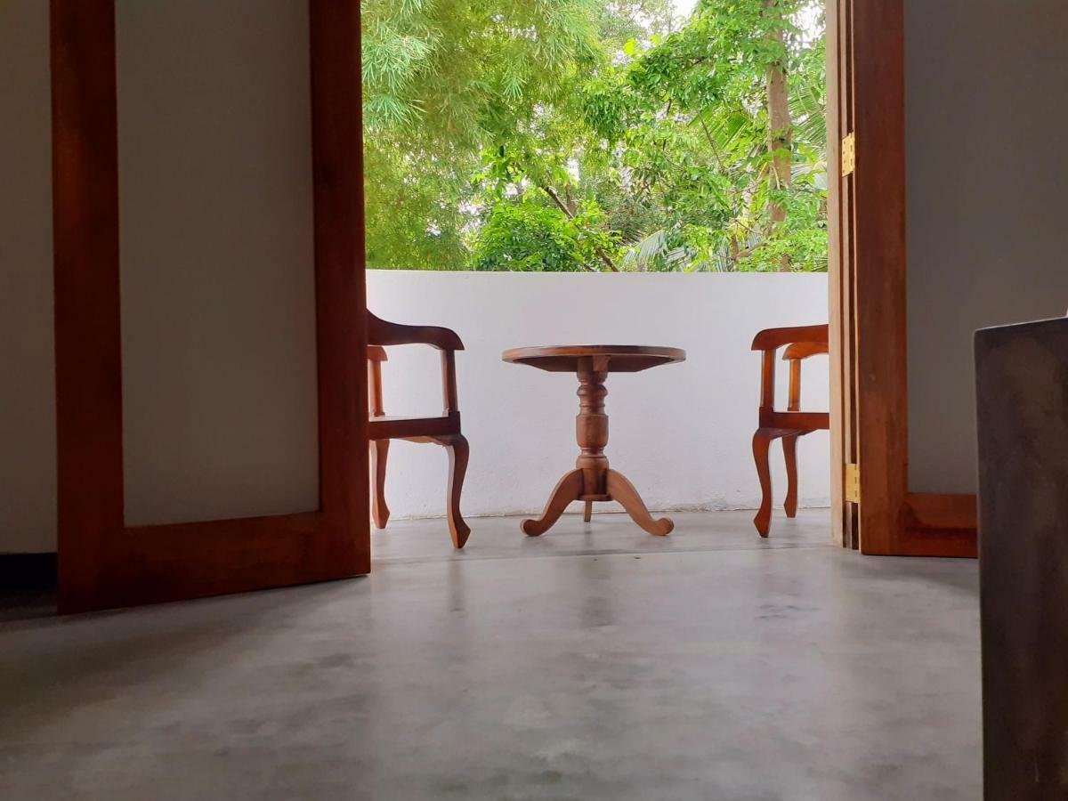 Om Villa Hikkaduwa Exterior foto
