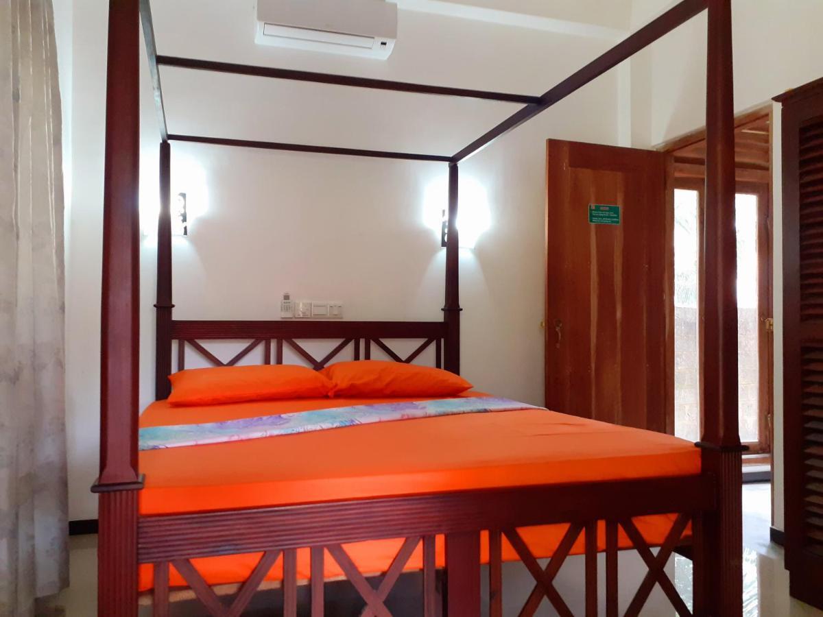 Om Villa Hikkaduwa Exterior foto